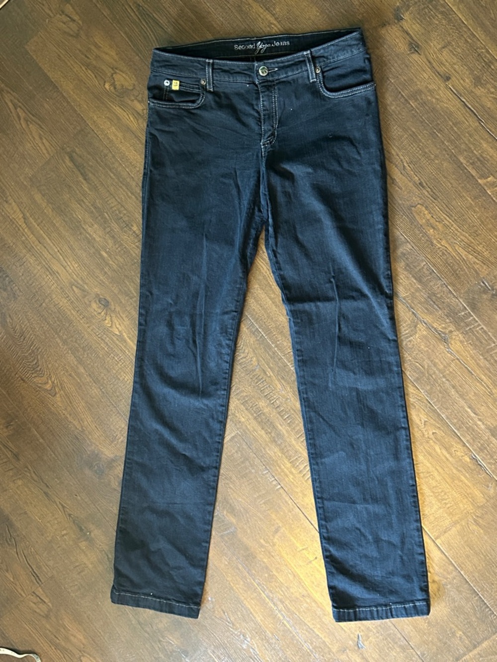 Dark Wash Straight-Leg Jeans for Women — Classic Everyday Fit